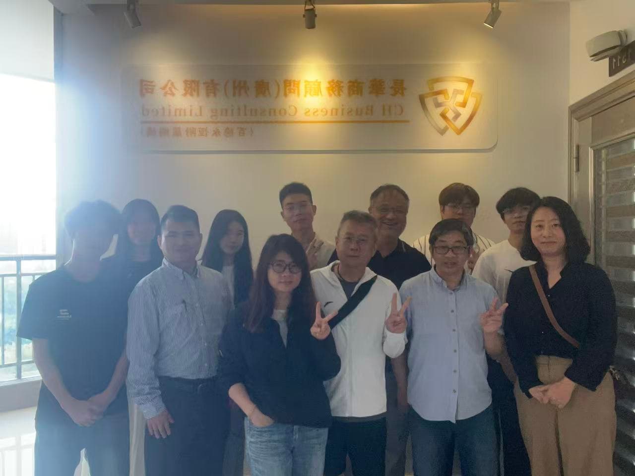 长华商务顾问(广州)有限公司正式开业!伴随首次股东大会的圆满举行,我们将以全新的面貌,全面投入商务咨询服务。
作为深耕行业的专业团队,我们专注于为客户提供战略规划、业务梳理及合规咨询等多维度的专业服务。秉持诚信、专业与卓越的原则,我们助力企业在瞬息万变的全球市场中稳健前行。期待与您建立长期伙伴关系,共同创造更大价值。